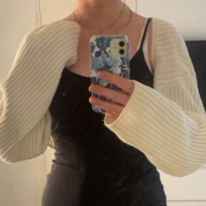 bolero  - så fin bolero från hm! säljer då den är för stor 😊