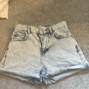 Gina shorts  - Endast använda ett få tal gånger 