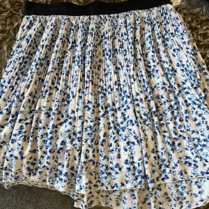 Kjol - Kjol från h&m i stl 36💕 inga defekter☺️