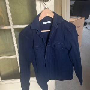 Mörkblå Overshirt - Mörkblå overshirt herr storlek S