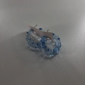 Blå örhängen  - Aldrig använda!  Hör av dig vid frågor & köp 🫧. ❗️Tar bara emot Swish ❗️