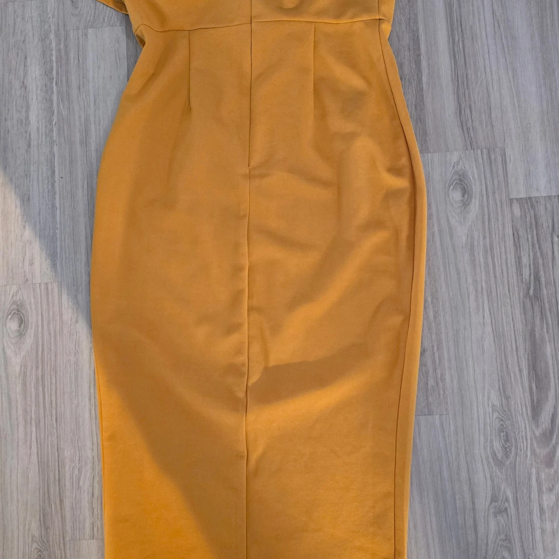 Gul klänning från PrettyLittleThing - 91