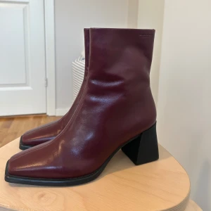 Vinröda Vagabond boots  - Burgundy/red vagabond “Hedda” boots in size 37. Only worn a few times ! 