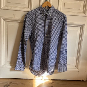 En fin höst skjorta  - Hej, jag säljer min fina Ralph Lauren skjorta, kom dm om ni har några frågor 