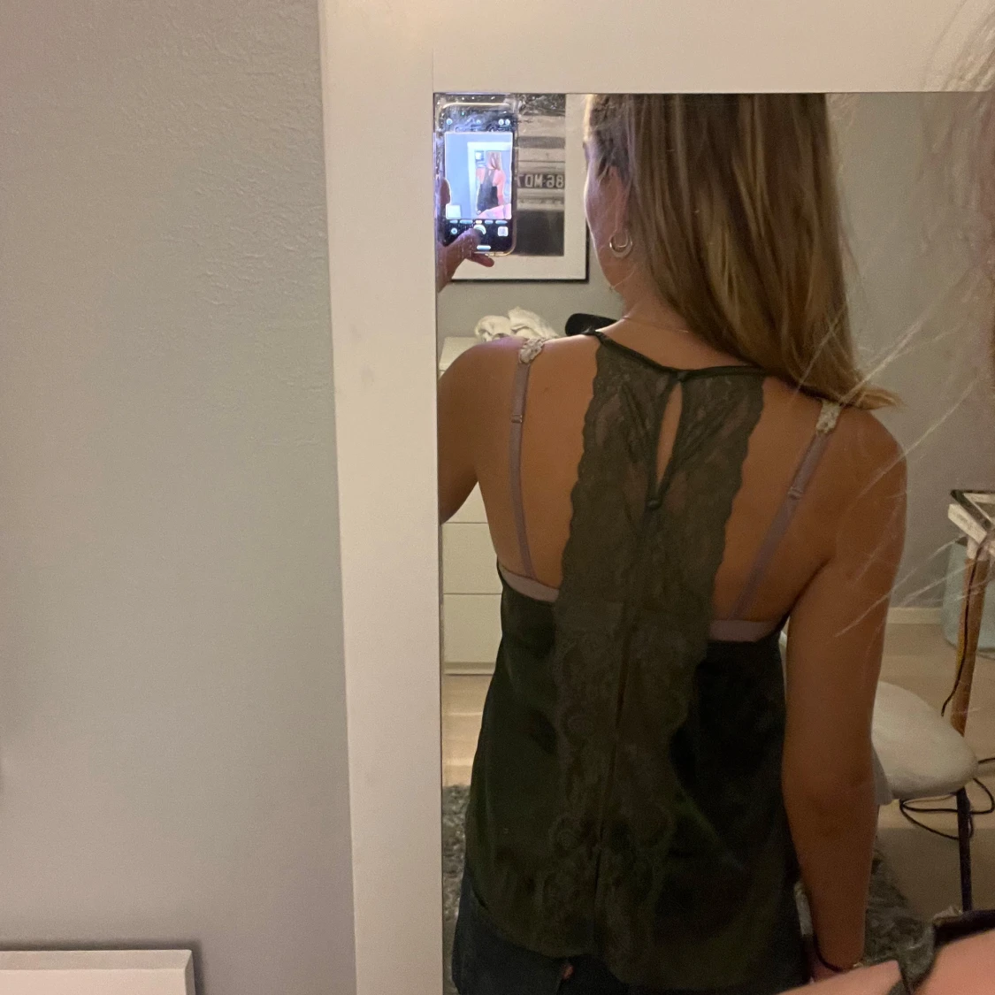 Olivgrön linne med spetsdetaljer - 90