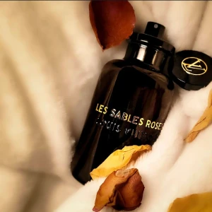 Louis Vuitton Les sabels roses parfym  - Sparsamt använd ca. 90% kvar stående mängd  Nypris 4500kr