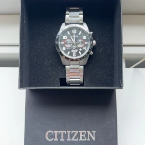 CITIZEN - säljer denna klocka, ägd i 4 månader!  extra länkar finns + box 