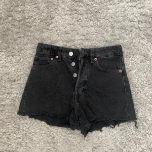 Jeans shorts  - Säljer fina jeansshorts som knappt är använda💕