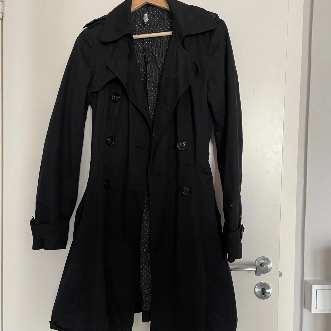 Svart Trenchcoat  - 90