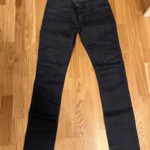 Väldigt snygga acne studios jeans med väldigt lite användning. Slim Fit. 29/32