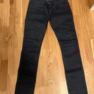 Acne Studios jeans - Väldigt snygga acne studios jeans med väldigt lite användning. Slim Fit. 29/32