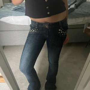 Lågmidjade bootcut jeans  - Skriv för mått 🥰