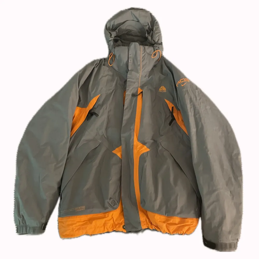 Vintage Nike ACG Storm Fit Level 3 Jacket. Lots of zippers and pockets. Men’s XL. Silver/orange. Condition is like new. . Takit.