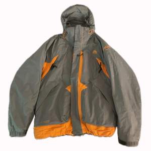 Vintage Nike ACG Storm Fit Level 3 Jacket. Lots of zippers and pockets. Men’s XL. Silver/orange. Condition is like new. 