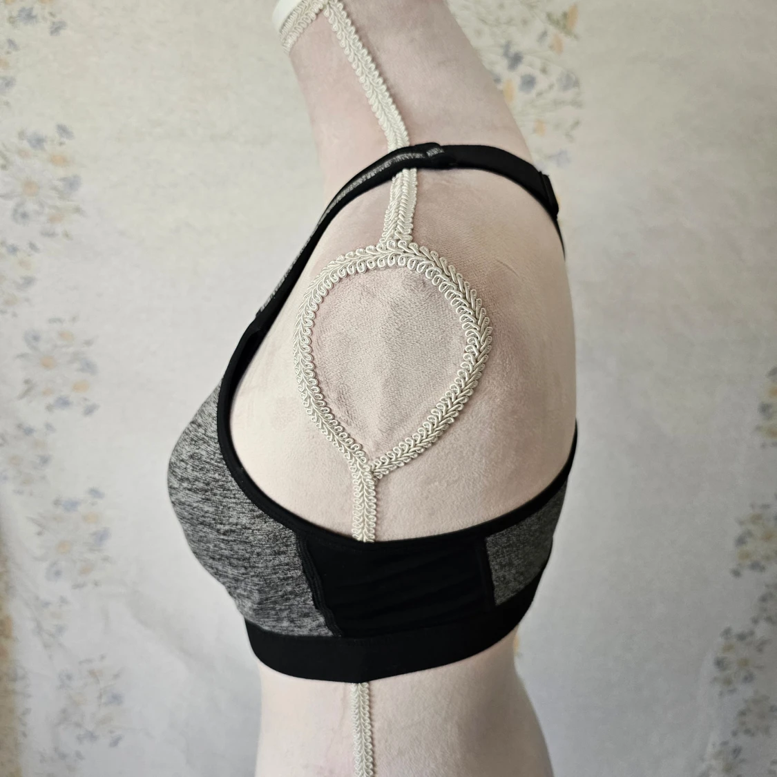 Grå sport-bh med dragkedja framtill - 91