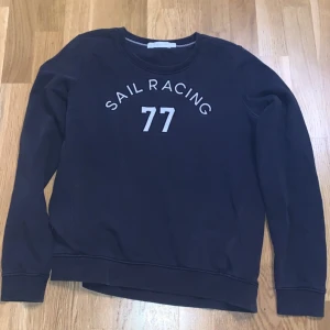 Sailracing sweatshirt  - Storlek M Mörkblå Använd i fint skick 