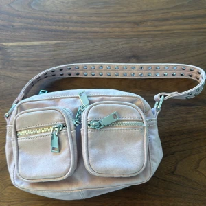 Noella väska - Lite mer rosa än på bilden