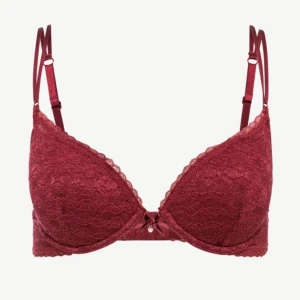 Röd spets push up bh - Inga defekter, fin färg och en liten rosett med en gavel på mitten, går att justera banden🩷