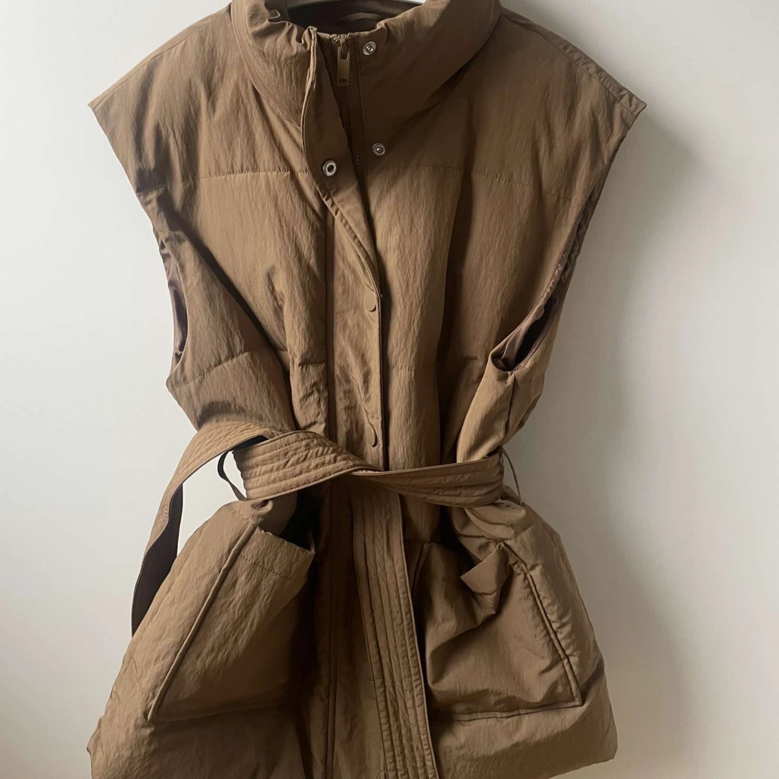 Brun dunväst från Pieces