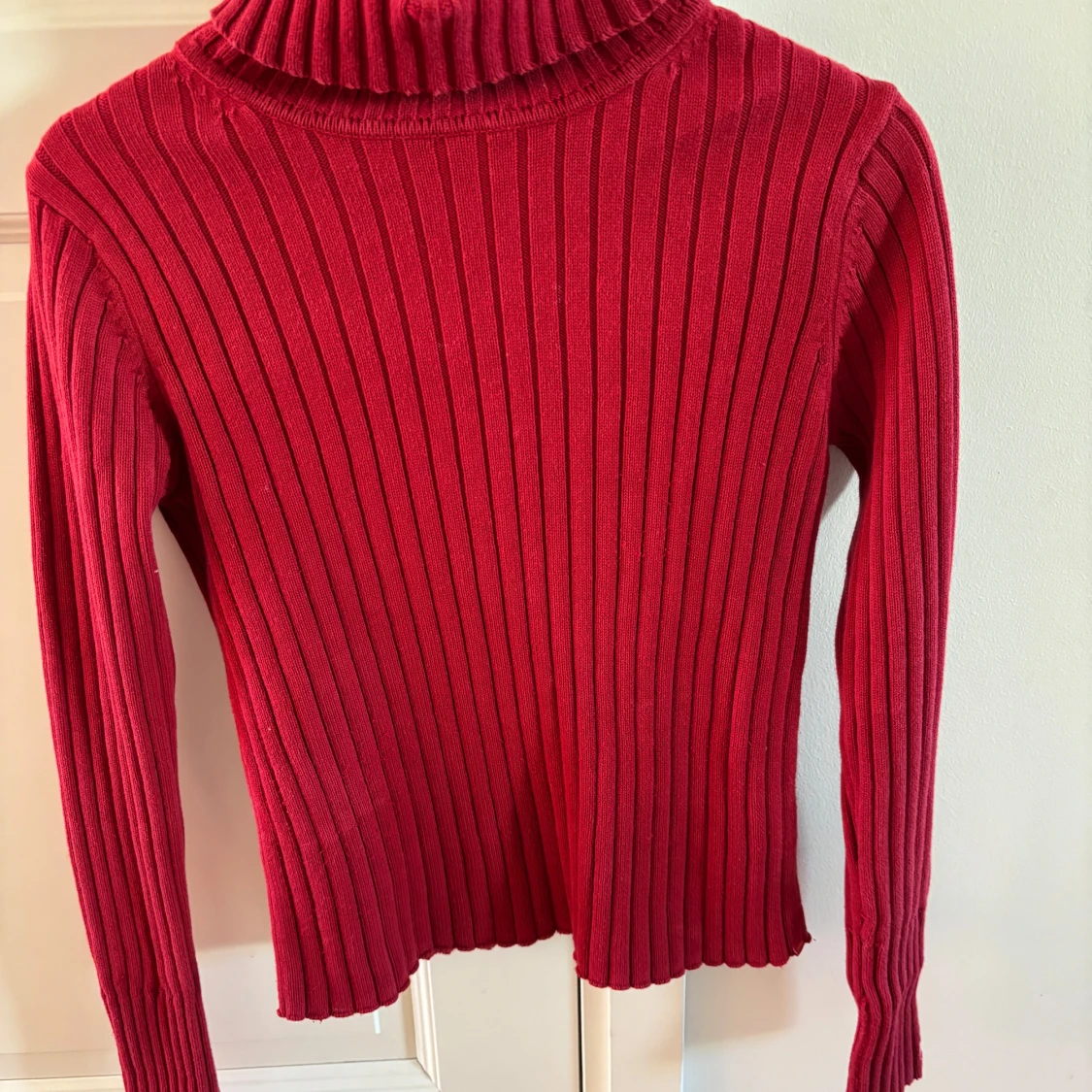 Röd ribbad polotröja - 2