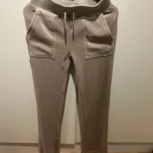 Beige mjukisbyxor från Juicy Couture - Beige juice couture i XXS