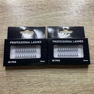 Professionella lösögonfransar från Glam - Säljer 2 förpackningar med professionella lösögonfransar från Glam. Varje förpackning innehåller 30 stycken fransar som är 12 mm långa. Nya och oöppnade!