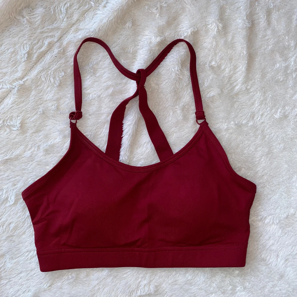 Vinröd sporttopp från Casall - 1