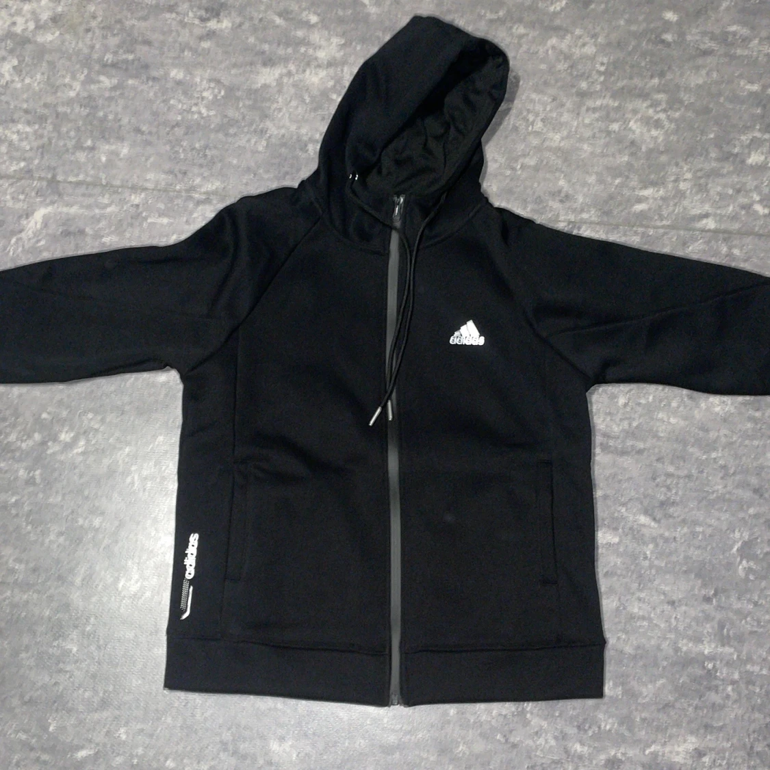Svart hoodie från Adidas