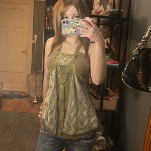 Snygg sommar tröja❤️ - Super fin tub topp med ett band runt huvudet den är super vacker och bra kvalitee❤️kan inte hitta en lapp med storleken och märket men köpte den secund hand, skulle gissa den är storlek S eller M