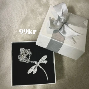 Trollslända halsband  - Frakt 22kr