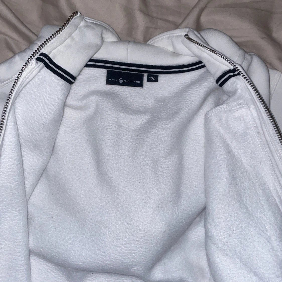 Vit hoodie från Sail Racing - 1