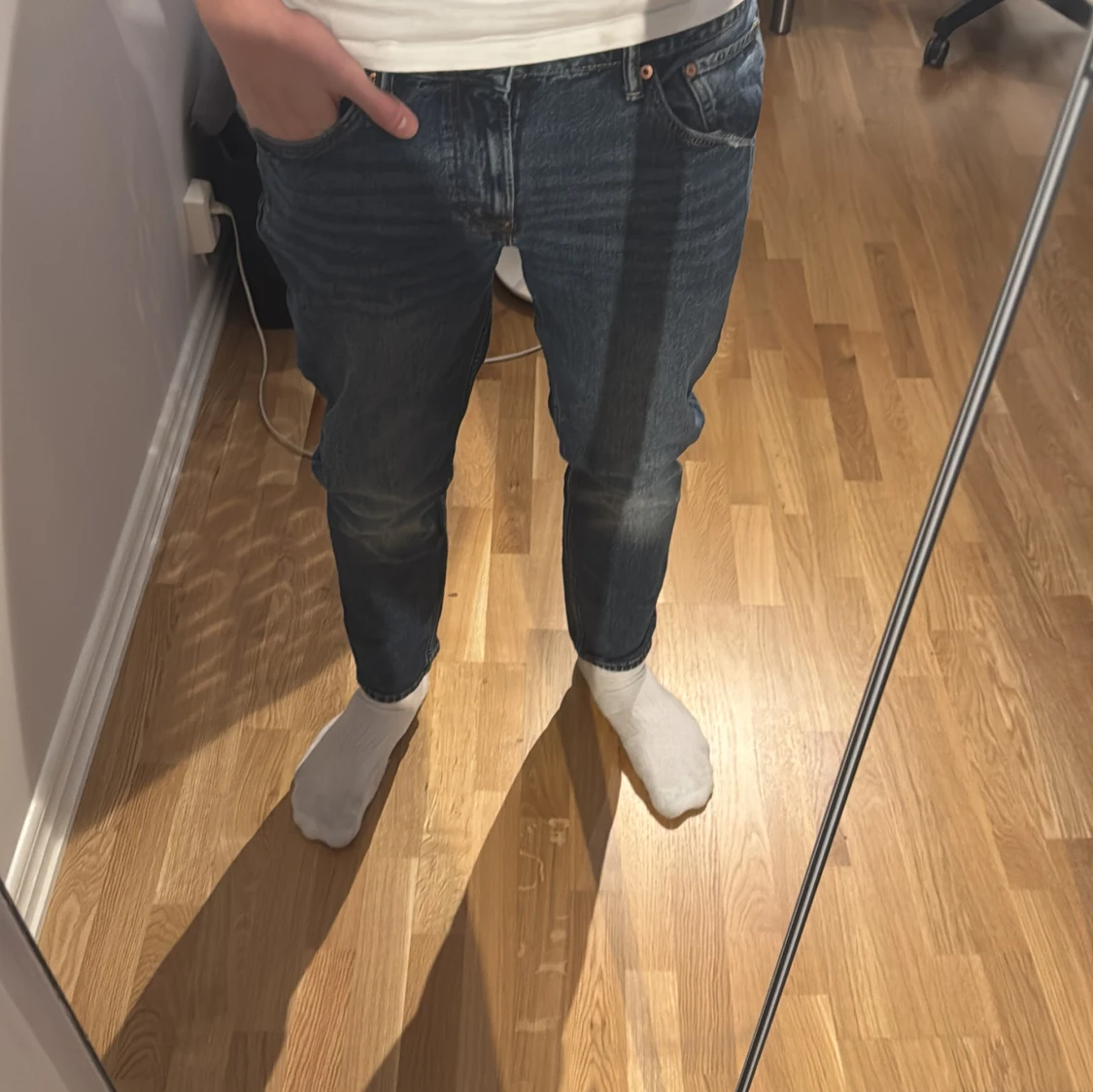 Mörkblå jeansbyxor - 1