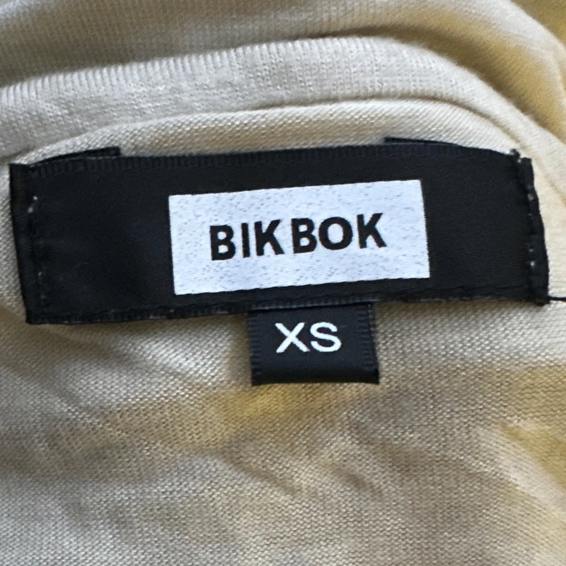 Beige kjol från BikBok - 3