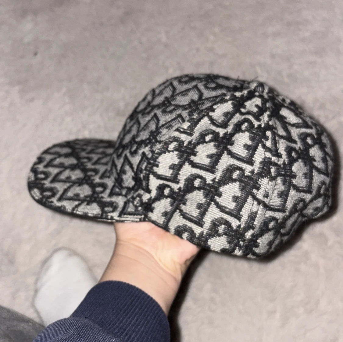 Grå och svart mönstrad keps från dior - 2