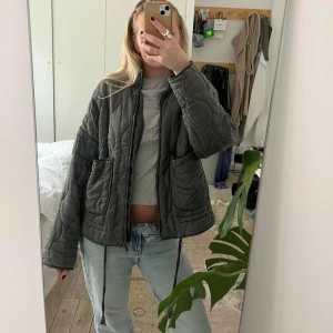 Grå jacka - Jättefin grå jacka, så bra till hösten!💞
