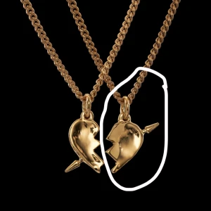 Maria Nilsdotter Halsband - Halsband från Maria Nilsdotter. Säljer det inringade halsbandet.