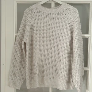 Stickad tröja  - Stickad tröja i bra skick