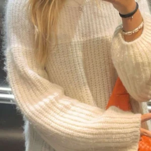 Stickad tröja Arket  - Stickad tröja ifrån Arket, tröjan är i S men skulle säga att den sitter som en M