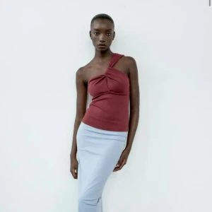 Topp från Zara - Säljer oandvänd rop från Zara lappen sitter kvar 