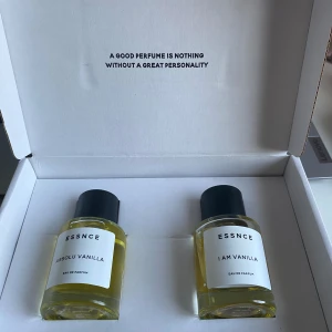 Essnce I am vanilla  -  I am vanilla är lite använd, men finns mycket kvar.  I am vanilla:🍦🍓  Passar er som gillar vanilj! Skickar parfymerna i lådan de kom i. OBS: endast i am vanilla kvar, högst bud vinner.
