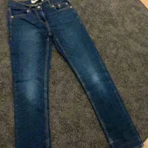 Levis 512 - Änvända men inga skador alls. Köp 2 par jeans få 100kt rabbat 