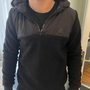 boss tröja - En tjockare tröja från boss i strl M,