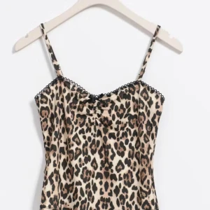 Leopard linne - Slutsålt Leopard linne från Gina Tricot, storlek XS