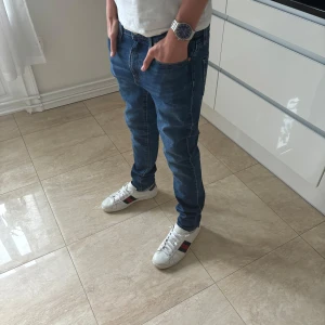 Levis 511 - Riktigt sparsamt använda, inga defekter! ‼️ Nypris 1299kr 🔋  Modellen är slim fit! ✌️
