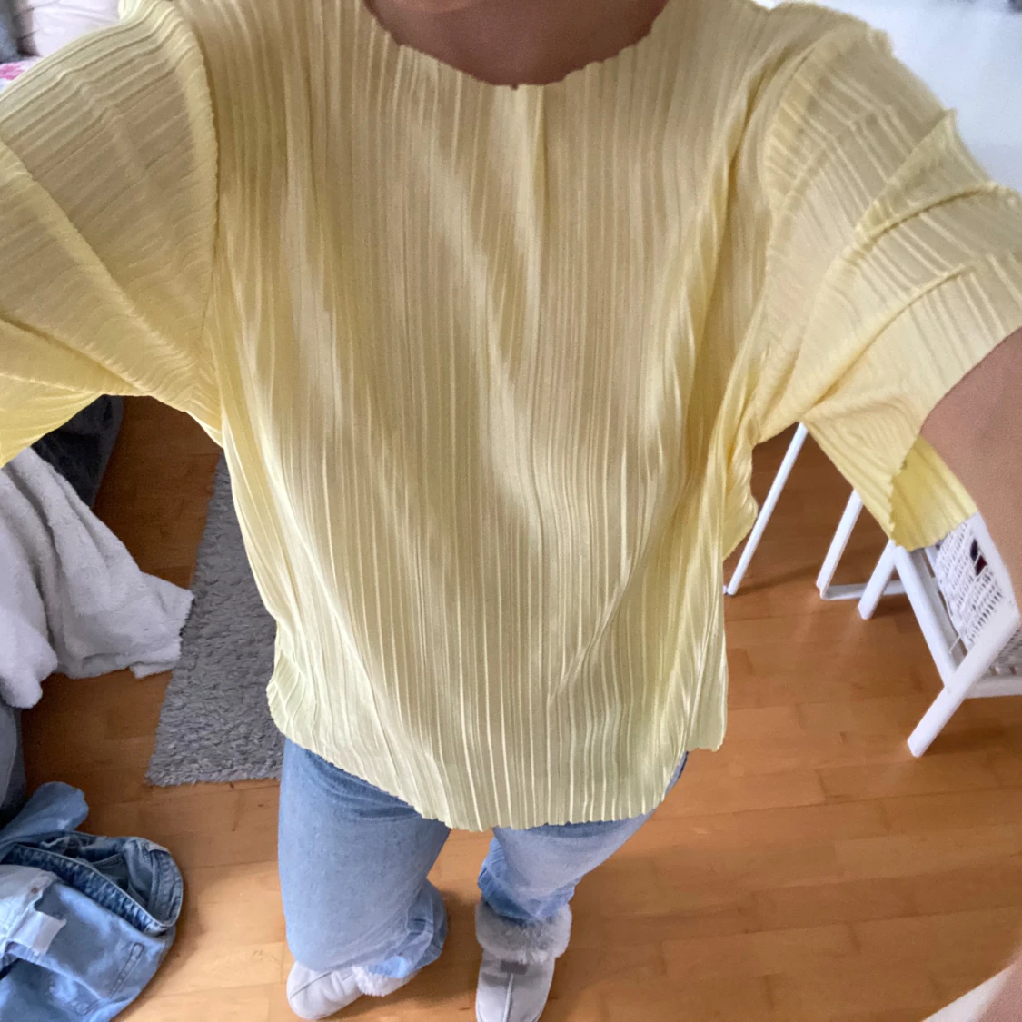 Ljus gul topp från mango 