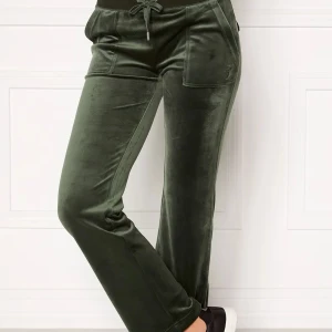 Juicy byxor gröna - Gröna juicy byxor, använt 2 gånger, nyskick, skriv för egna bilder