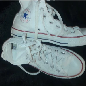 Converse - Vita converse i storlek 38!💕