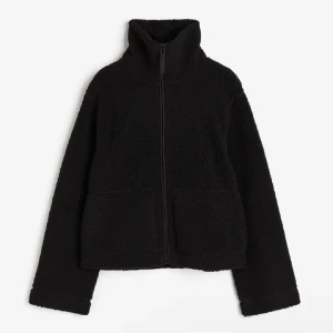 Svart Teddy jacka från hm - JAG KOMMER INTE GÅ NER I PRIS❗️ Svart Teddy jacka från hm. Hör gärna av er om ni har frågor💗