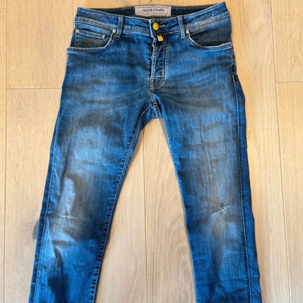 Tja säljer mina cohën jeans! Waist 32 | sitter slim 💫 om ni har frågor eller funderingar skriv till oss!. Jeans & Byxor.