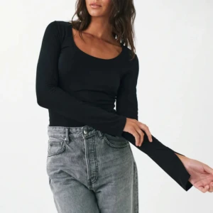 Jersey top - En helt ny Jersey top från Gina. Aldrig andvänd. Tröjan har en jätte fin skriva vid ärmarna. Storlek xs ❤️